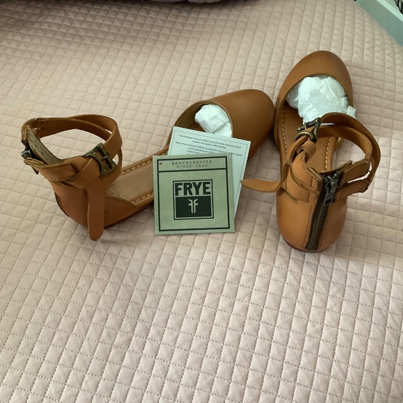 NEW_7.5 M - Women Frye Tan Carson Knotted Ballet Shoe - Picture 5 of 9